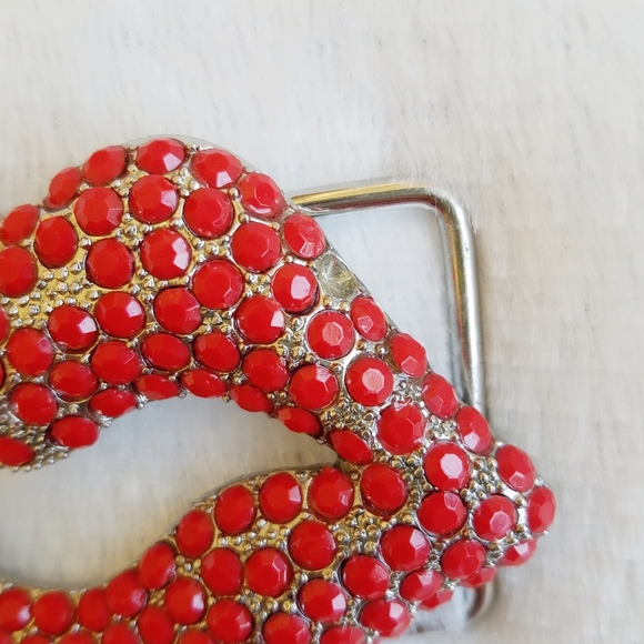 Red Stones Lips Silver Buckle - Picture 6 of 6
